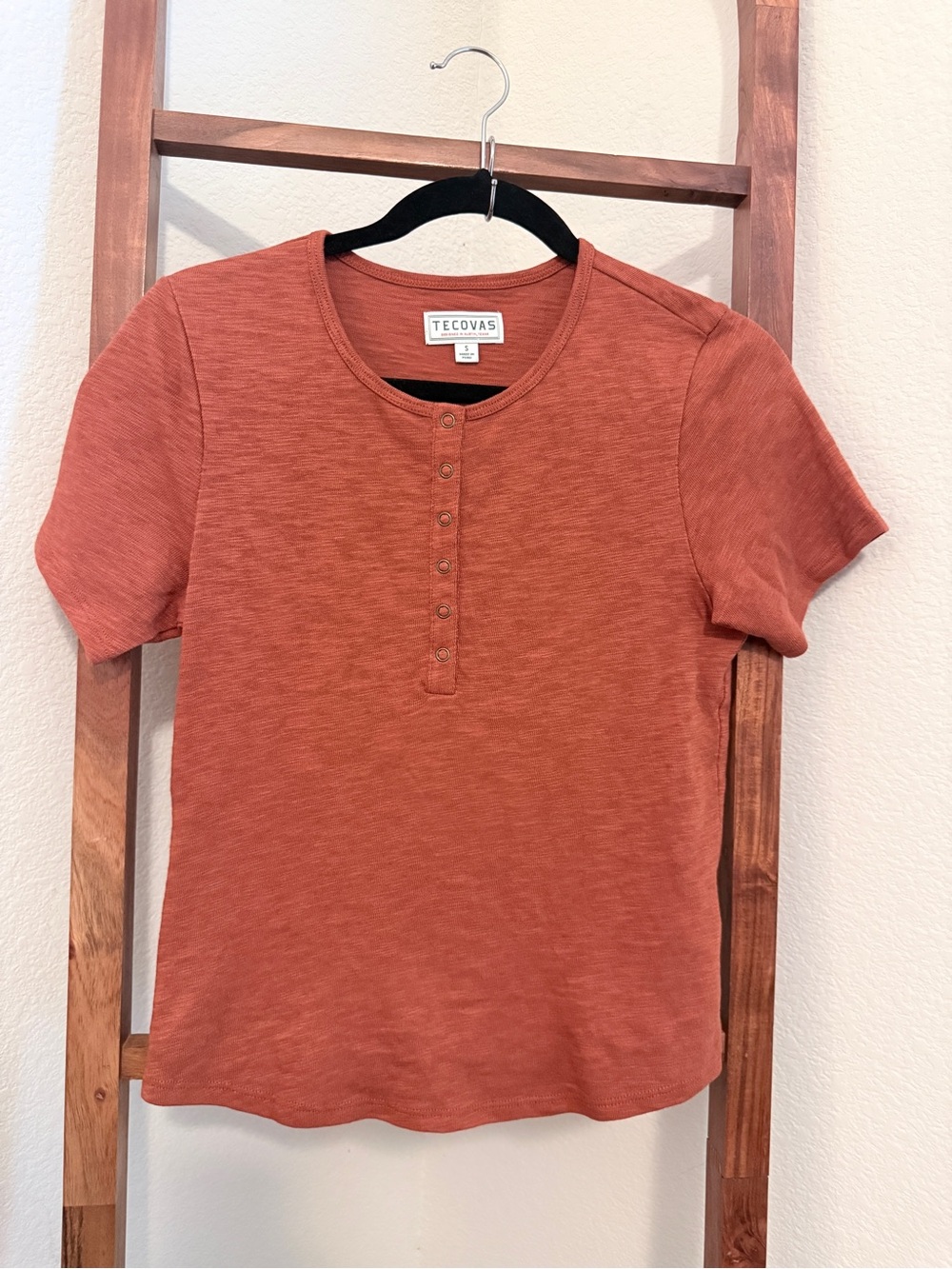 Tecovas Short Sleeve Henley Top in Burnt Orange